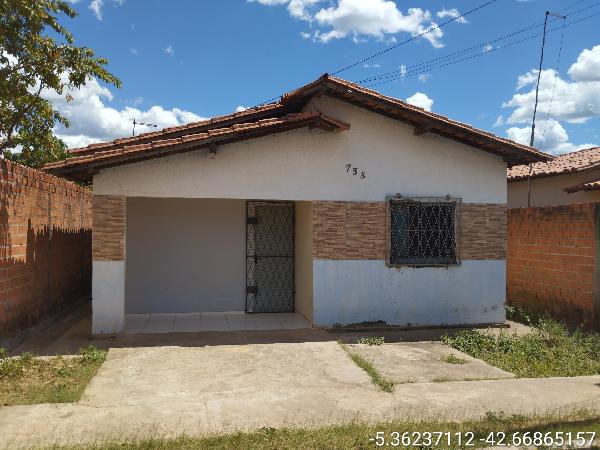 Vende-se em Demerval Lobao-PI  Casa, 56.00 de área total, 56.00 de área privativa, 196.00 de área do terreno,  2_qto(s), a.serv, WC, 1_sala(s), cozinha, Terraco.