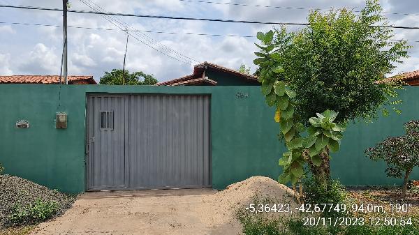Vende-se em Demerval Lobao-PI  Casa, 61.37 de área privativa, 300.00 de área do terreno,  2_qto(s), WC, 1_sala(s), cozinha, Terraco, 1_vaga(s) de garagem.