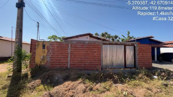 Vende-se em Demerval Lobao-PI  Casa, 67.66 de área total, 67.66 de área privativa, 200.00 de área do terreno,  2_qto(s), WC, 1_sala(s), cozinha, Terraco, 1_vaga(s) de garagem.