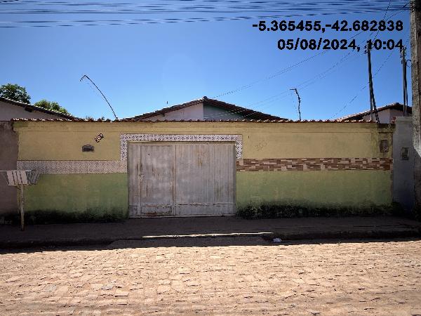 Vende-se em Demerval Lobao-PI  Casa, 53.90 de área privativa, 266.40 de área do terreno,  2_qto(s), WC, 1_sala(s), cozinha, Terraco.