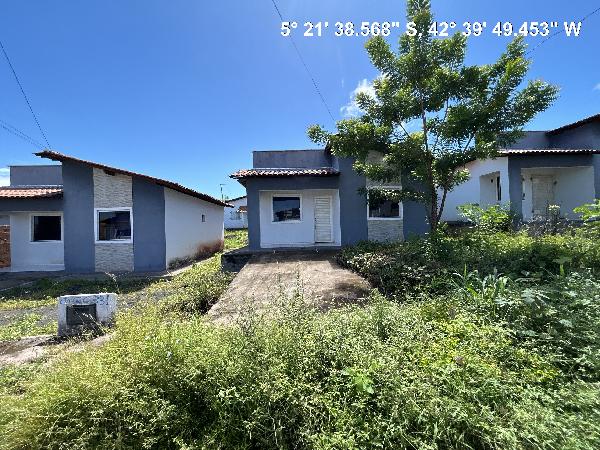 Vende-se em Demerval Lobao-PI  Casa, 62.00 de área privativa, 200.00 de área do terreno,  2_qto(s), a.serv, WC, 1_sala(s), sacada, cozinha, 1_vaga(s) de garagem.