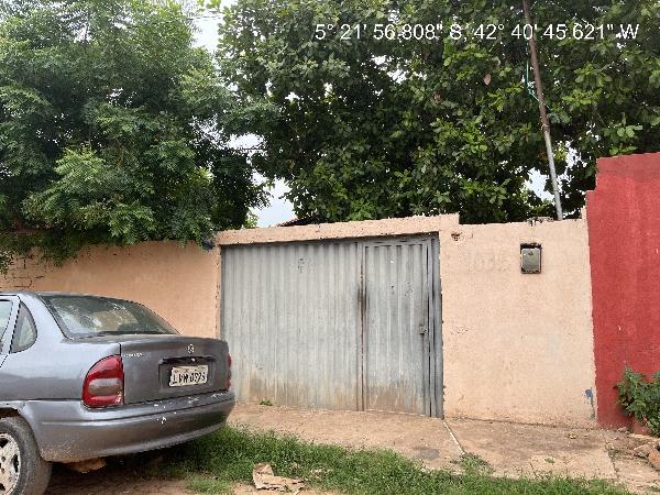 Vende-se em Demerval Lobao-PI  Casa, 56.00 de área total, 56.00 de área privativa, 300.00 de área do terreno,  2_qto(s), WC, 1_sala(s), cozinha, Terraco.