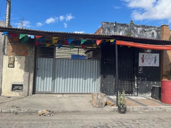 Vende-se em Feira De Santana-BA  Casa, 38.92 de área privativa, 126.63 de área do terreno,  2_qto(s), a.serv, WC, 1_sala(s), cozinha, 1_vaga(s) de garagem.