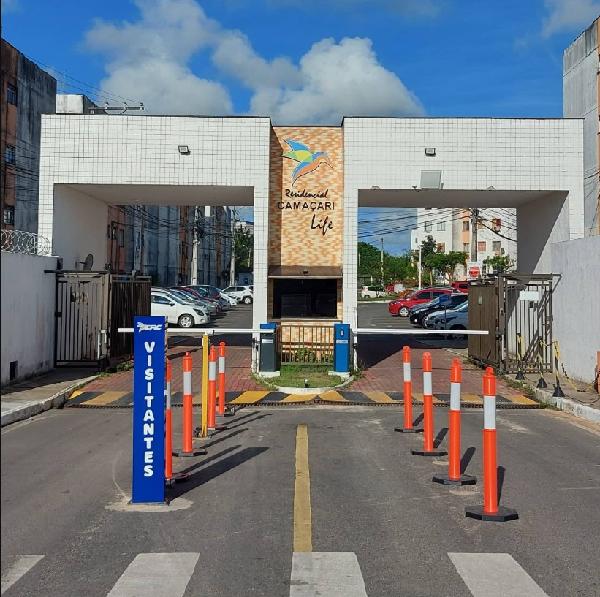 Vende-se em Camacari-BA  apto, 75.65 de área total, 43.64 de área privativa,  2_qto(s), a.serv, WC, 2_sala(s), cozinha.