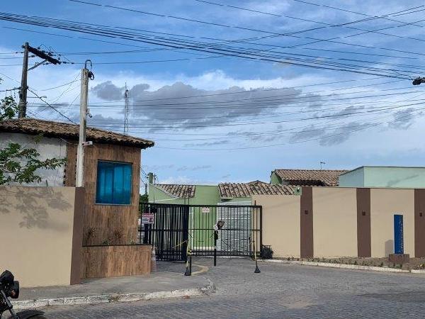 Vende-se em Feira De Santana-BA  Casa, 45.56 de área privativa, 100.75 de área do terreno,  2_qto(s), a.serv, WC, 1_sala(s), cozinha.