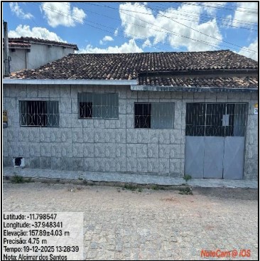Vende-se em Esplanada-BA  Casa, 137.56 de área total, 137.56 de área privativa, 283.88 de área do terreno,  3_qto(s), a.serv, WC, 2_sala(s), cozinha, 1_vaga(s) de garagem.