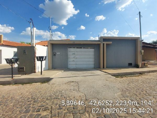 Vende-se em Agua Branca-PI  Casa, 120.00 de área total, 120.00 de área privativa, 300.00 de área do terreno,  2_qto(s), a.serv, WC, 2_sala(s), cozinha, 2_vaga(s) de garagem.
