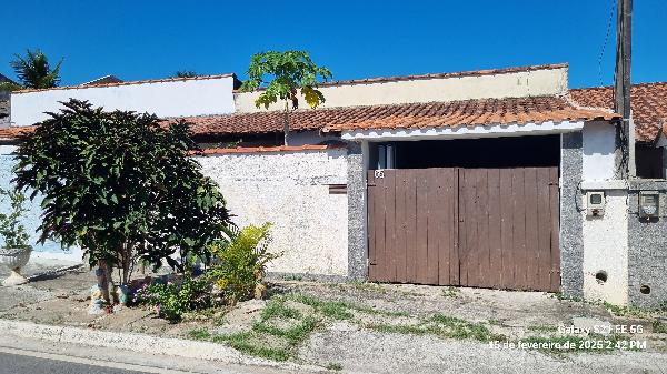 Vende-se em Araruama-RJ  Casa, 66.00 de área total, 66.00 de área privativa, 128.00 de área do terreno,  2_qto(s), a.serv, WC, WC Emp, 1_sala(s), DCE, cozinha, 1_vaga(s) de garagem.