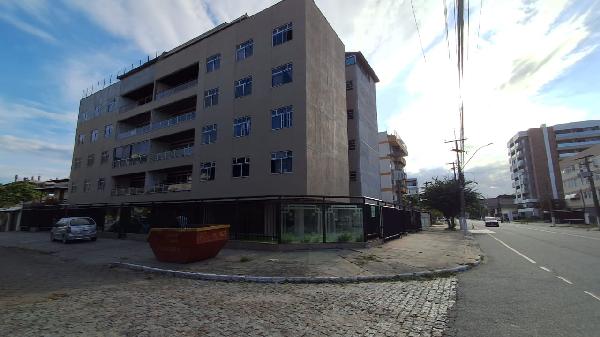 Vende-se em Araruama-RJ  apto, 117.50 de área total, 117.50 de área privativa,  3_qto(s), a.serv, WC, WC Emp, 1_sala(s), DCE, cozinha, 1_vaga(s) de garagem.