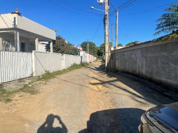 Vende-se em Araruama-RJ  Casa, 193.32 de área total, 193.32 de área privativa, 1288.65 de área do terreno,  6_qto(s), a.serv, WC, 1_sala(s), cozinha.