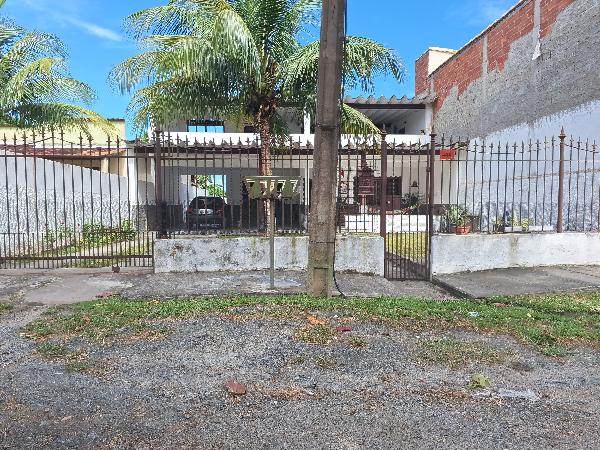 Vende-se em Araruama-RJ  Casa, 476.59 de área privativa, 576.00 de área do terreno,  4_qto(s), a.serv, WC, WC Emp, 2_sala(s), cozinha, Terraco, 3_vaga(s) de garagem.