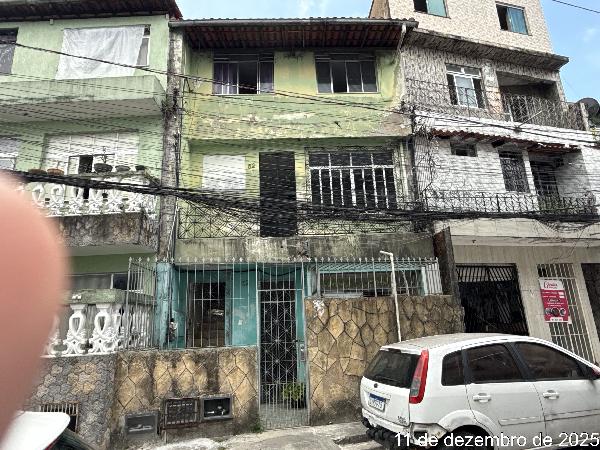 Vende-se em Salvador-BA  Casa, 65.61 de área total, 65.61 de área privativa, 79.82 de área do terreno,  2_qto(s), WC, 1_sala(s), cozinha.