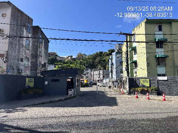 Vende-se em Salvador-BA  apto, 56.00 de área total, 56.00 de área privativa,  2_qto(s), a.serv, WC, 1_sala(s), 1 lavabo(s), cozinha.