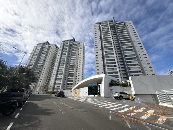 Vende-se em Salvador-BA  apto, 490.75 de área total, 296.05 de área privativa,  3_qto(s), varanda, a.serv, WC, WC Emp, 2_sala(s), 1 lavabo(s), DCE, cozinha, Terraco, 3_vaga(s) de garagem.