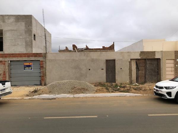 Vende-se em Vitoria Da Conquista-BA  Casa, 166.36 de área total, 166.36 de área privativa, 200.00 de área do terreno,  4_qto(s), a.serv, WC, 1_sala(s), cozinha, 1_vaga(s) de garagem.