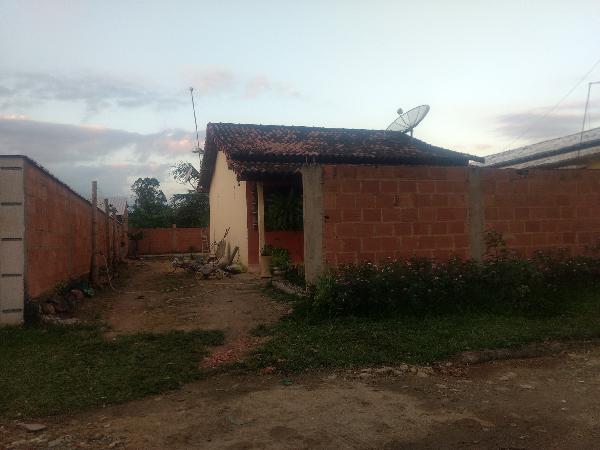 Vende-se em Cachoeiras De Macacu-RJ  Casa, 61.92 de área privativa, 327.00 de área do terreno,  2_qto(s), varanda, a.serv, WC, 1_sala(s), cozinha.