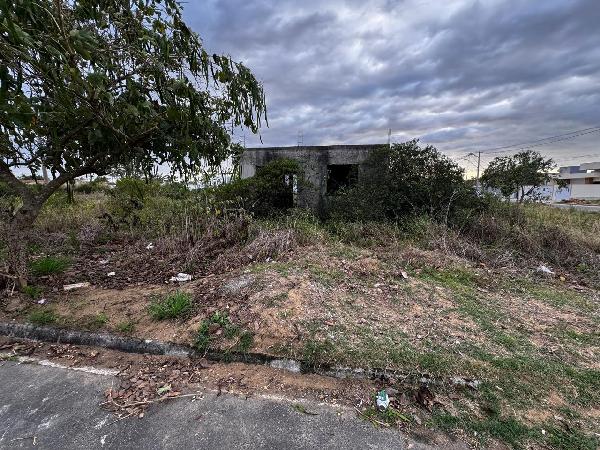 Vende-se em Campos Dos Goytacazes-RJ  Casa, 44.90 de área total, 44.90 de área privativa, 205.65 de área do terreno,  2_qto(s), a.serv, WC, 1_sala(s), cozinha.