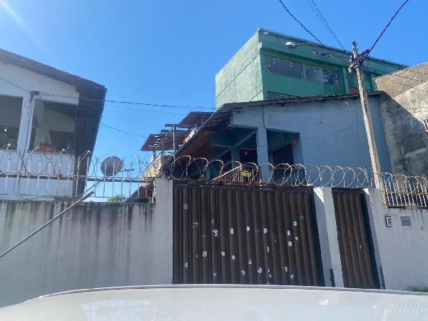 Vende-se em Duque De Caxias-RJ  Casa, 129.60 de área total, 90.00 de área privativa, 47.27 de área do terreno,  2_qto(s), a.serv, WC, 1_sala(s), cozinha.