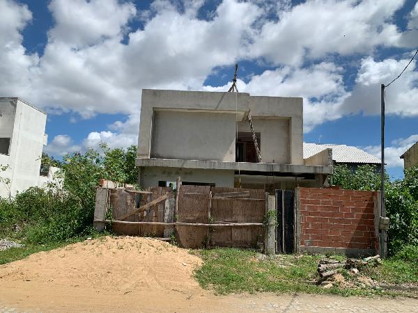 Vende-se em Campos Dos Goytacazes-RJ  Casa, 123.04 de área total, 123.04 de área privativa, 200.00 de área do terreno.