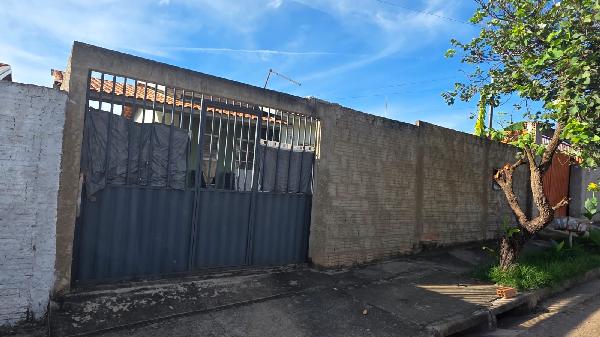 Vende-se em Varzea Grande-MT  Casa, 61.26 de área total, 61.26 de área privativa, 200.00 de área do terreno,  2_qto(s), varanda, a.serv, WC, 1_sala(s), cozinha, 1_vaga(s) de garagem.