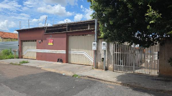 Vende-se em Cuiaba-MT  Casa, 295.41 de área total, 15.00 de área privativa, 250.00 de área do terreno,  3_qto(s), a.serv, WC, 2_sala(s), cozinha.