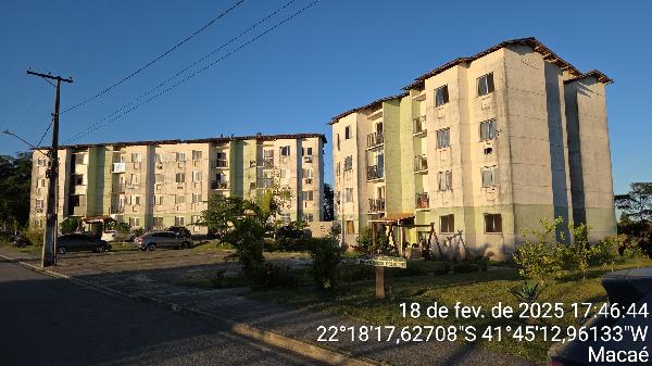Vende-se em Macae-RJ  apto, 54.97 de área total, 50.68 de área privativa,  2_qto(s), WC, 1_sala(s), cozinha.