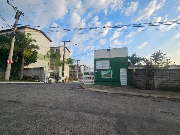 Vende-se em Macae-RJ  apto, 46.15 de área total, 46.15 de área privativa,  2_qto(s), WC, 1_sala(s), cozinha.