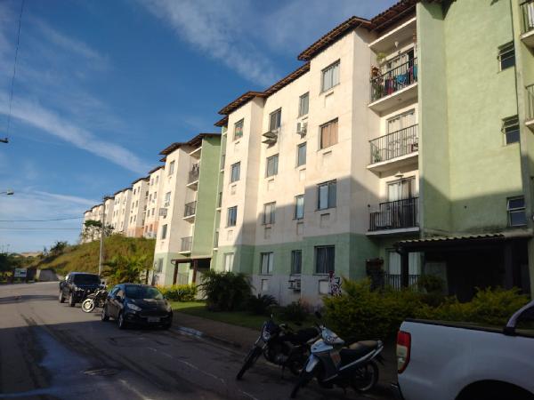 Vende-se em Macae-RJ  apto, 61.33 de área privativa,  3_qto(s), a.serv, WC, 1_sala(s), cozinha.