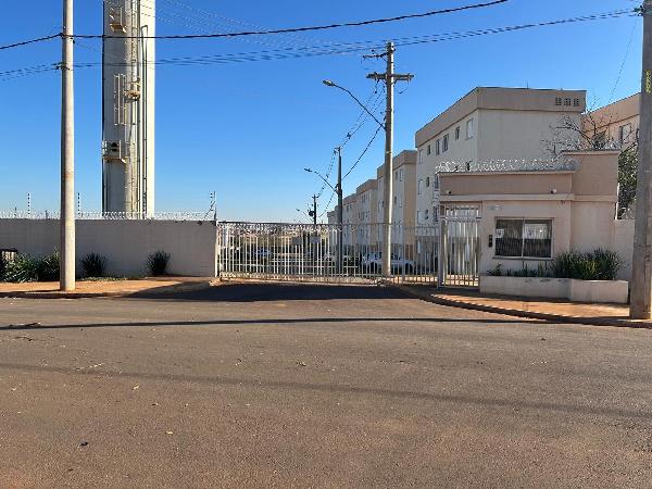Vende-se em Araraquara-SP  apto, 51.28 de área total, 45.72 de área privativa,  2_qto(s), WC, 1_sala(s), cozinha, 1_vaga(s) de garagem.