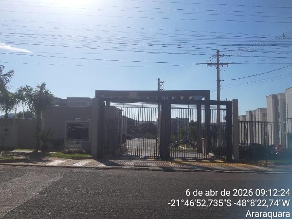 Vende-se em Araraquara-SP  apto, 110.11 de área total, 44.14 de área privativa,  2_qto(s), a.serv, WC, 1_sala(s), cozinha, 1_vaga(s) de garagem.