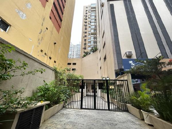 Vende-se em Guaruja-SP  apto, 175.01 de área total, 92.60 de área privativa,  2_qto(s), a.serv, WC, WC Emp, 1_sala(s), DCE, cozinha, 2_vaga(s) de garagem.