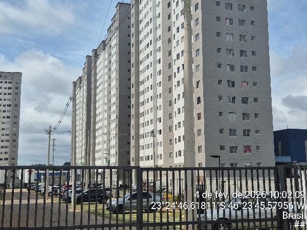 Vende-se em Guarulhos-SP  apto, 52.68 de área total, 42.10 de área privativa,  2_qto(s), a.serv, WC, 1_sala(s), cozinha.