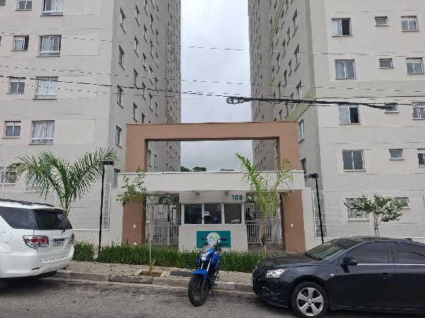 Vende-se em Carapicuiba-SP  apto, 64.11 de área total, 35.02 de área privativa,  1_qto(s), WC, 1_sala(s), cozinha, 1_vaga(s) de garagem.