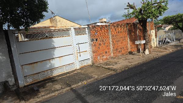 Vende-se em Jales-SP  Casa, 54.00 de área total, 54.00 de área privativa, 360.00 de área do terreno,  2_qto(s), a.serv, WC, 1_sala(s), cozinha.