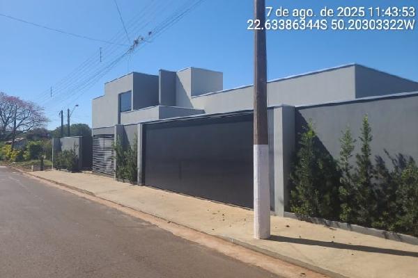 Vende-se em Platina-SP  Casa, 255.51 de área total, 255.51 de área privativa, 3521.13 de área do terreno,  3_qto(s), a.serv, WC, 1_sala(s), cozinha, 2_vaga(s) de garagem.