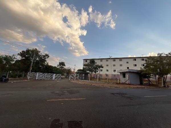 Vende-se em Ribeirao Preto-SP  apto, 49.31 de área total, 42.21 de área privativa,  2_qto(s), a.serv, WC, 1_sala(s), cozinha, 1_vaga(s) de garagem.