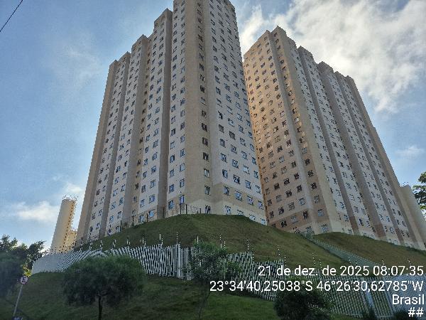 Vende-se em Sao Paulo-SP  apto, 56.02 de área total, 32.75 de área privativa,  2_qto(s), a.serv, WC, 1_sala(s), cozinha.