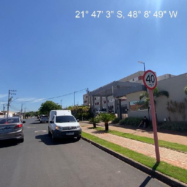 Vende-se em Araraquara-SP  apto, 90.49 de área total, 43.06 de área privativa,  2_qto(s), WC, 1_sala(s), cozinha, 1_vaga(s) de garagem.