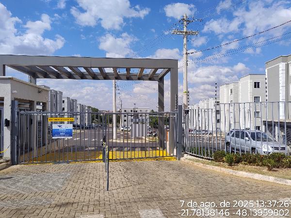 Vende-se em Araraquara-SP  apto, 97.04 de área total, 44.14 de área privativa,  2_qto(s), WC, 1_sala(s), cozinha, 1_vaga(s) de garagem.