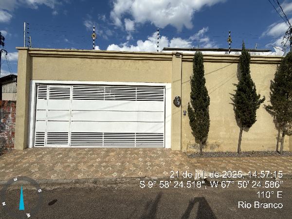Vende-se em Rio Branco-AC  Casa, 163.83 de área total, 163.83 de área privativa, 200.00 de área do terreno,  3_qto(s), a.serv, WC, 1_sala(s), 1 lavabo(s), cozinha.