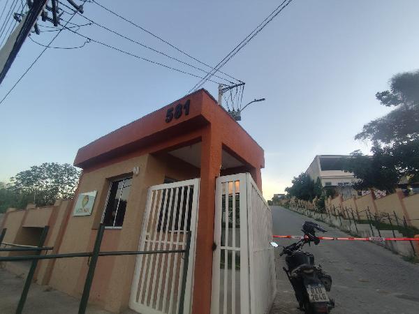 Vende-se em Belford Roxo-RJ  apto, 103.83 de área total, 48.11 de área privativa,  2_qto(s), a.serv, WC, 1_sala(s), cozinha, 1_vaga(s) de garagem.
