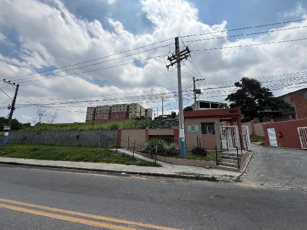 Vende-se em Belford Roxo-RJ  apto, 54.93 de área total, 54.93 de área privativa,  2_qto(s), a.serv, WC, 1_sala(s), cozinha, 1_vaga(s) de garagem.
