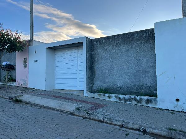Vende-se em Belo Jardim-PE  Casa, 46.30 de área total, 46.30 de área privativa, 148.20 de área do terreno,  2_qto(s), a.serv, WC, 1_sala(s), cozinha.