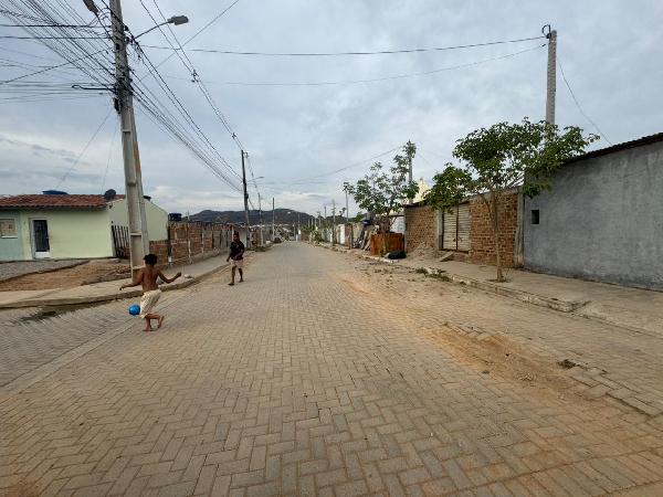 Vende-se em Belo Jardim-PE  Casa, 46.30 de área total, 46.30 de área privativa, 148.20 de área do terreno,  2_qto(s), a.serv, WC, 1_sala(s), cozinha.