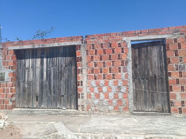 Vende-se em Belo Jardim-PE  Casa, 50.00 de área total, 50.00 de área privativa, 148.20 de área do terreno,  2_qto(s), WC, 1_sala(s), cozinha, Terraco.