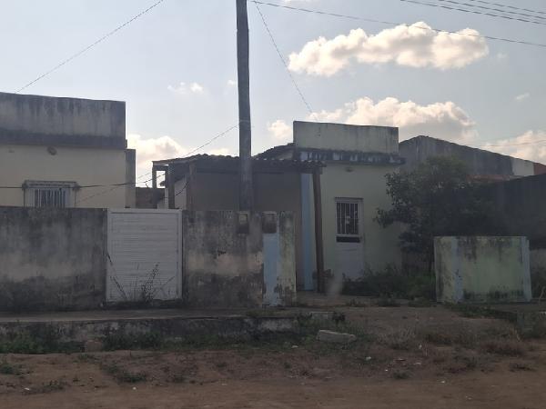 Vende-se em Belo Jardim-PE  Casa, 52.50 de área total, 52.50 de área privativa, 140.00 de área do terreno,  2_qto(s), a.serv, WC, 1_sala(s), cozinha, 1_vaga(s) de garagem.
