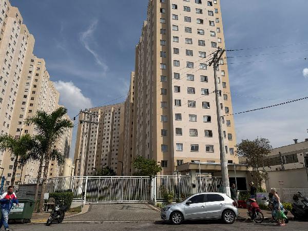 Vende-se em Sao Paulo-SP  apto, 46.99 de área total, 32.48 de área privativa,  2_qto(s), a.serv, WC, 1_sala(s), cozinha.