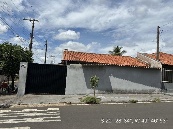 Vende-se em Cosmorama-SP  Casa, 74.13 de área total, 74.13 de área privativa, 92.35 de área do terreno,  2_qto(s), a.serv, WC, 1_sala(s), cozinha, 1_vaga(s) de garagem.