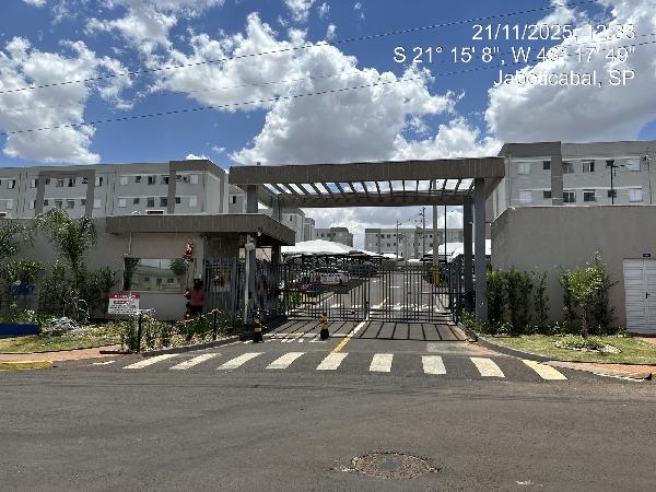 Vende-se em Jaboticabal-SP  apto, 88.74 de área total, 43.06 de área privativa, 1_vaga(s) de garagem.