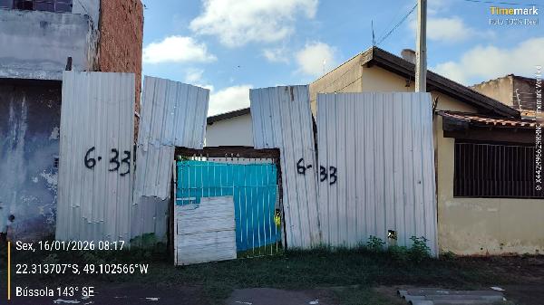 Vende-se em Bauru-SP  Casa, 28.87 de área total, 28.87 de área privativa, 165.00 de área do terreno,  1_qto(s), a.serv, WC, cozinha.